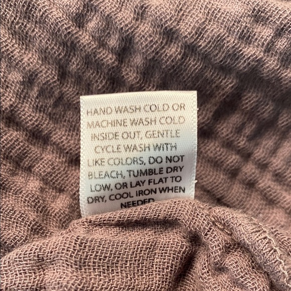 It is Well L.A. Tunic Top Long Sleeve V-Neck Mocha Relaxed Raw Edge Gauzy Medium - Picture 12 of 12